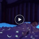 Deka svítící ve tmě – video